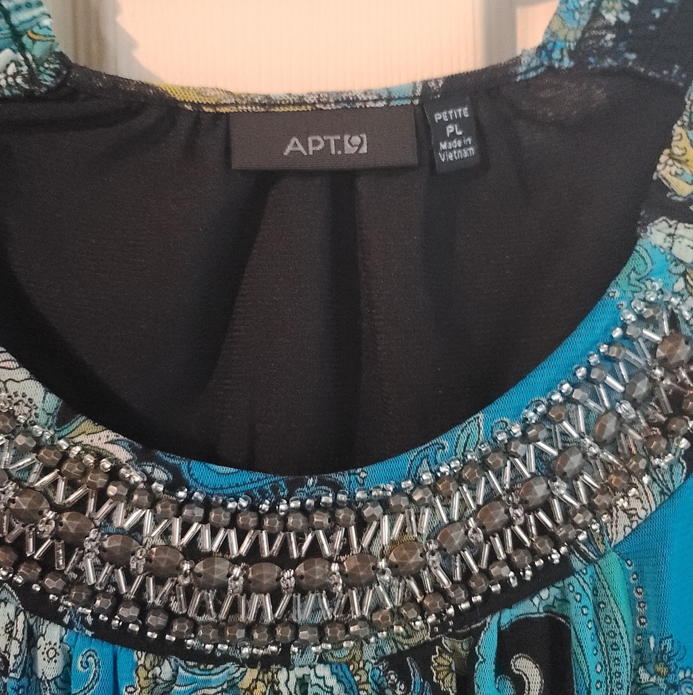 Blouse - Picture 2 of 3